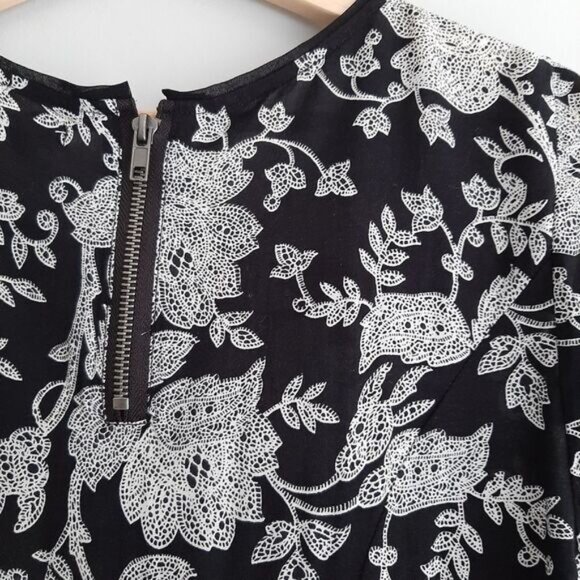 SILENCE + NOISE UO Floral Mini Dress Flowy Lightweight B&W Sz M - Picture 11 of 14